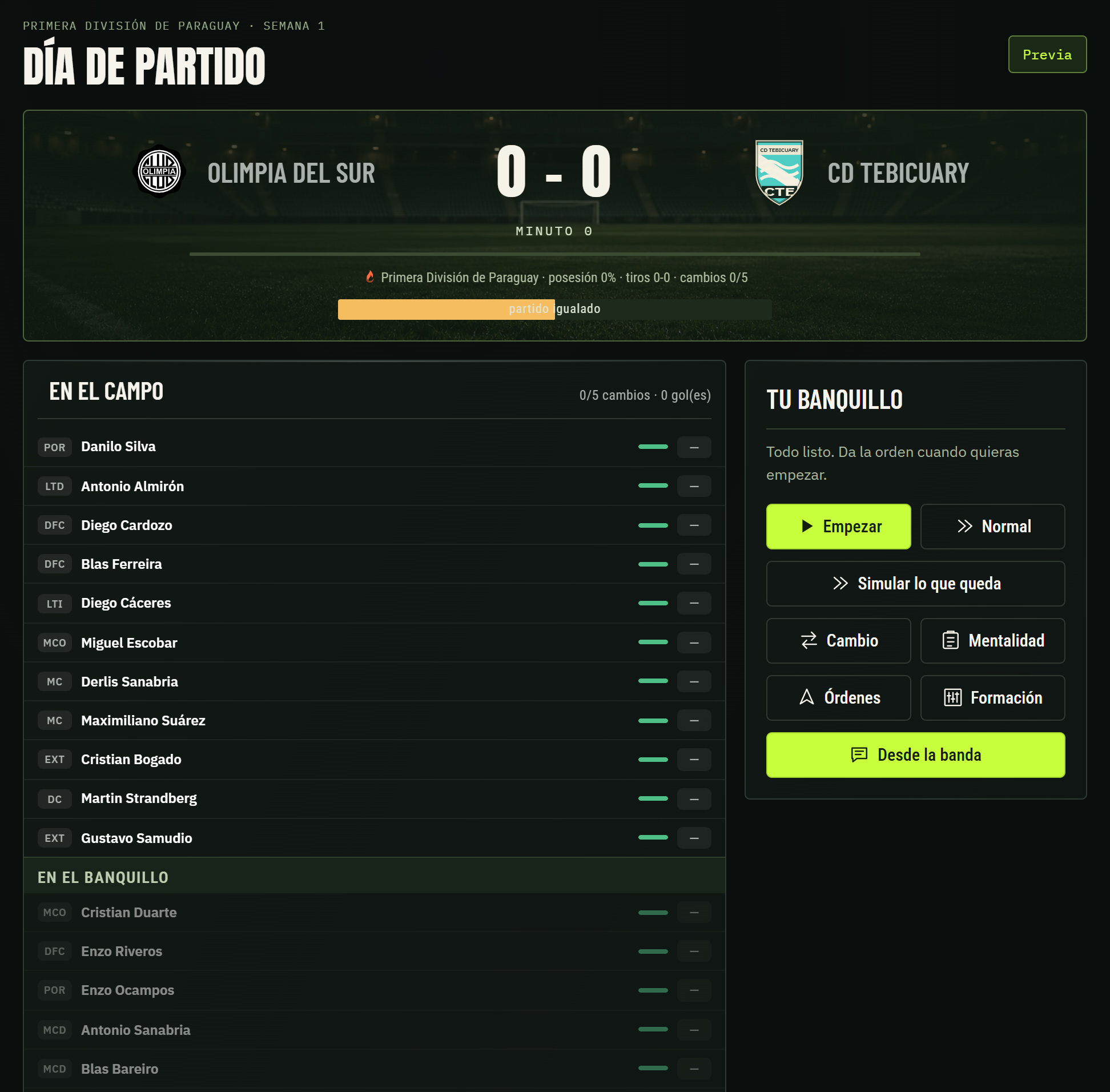 Captura actual del juego: Día de partido: marcador, alineación, registro de jugadas y controles del banquillo. La captura muestra la previa, antes del primer minuto.